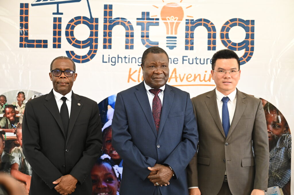 DSC_0014-1024x681 Klere Lavni : Natcom met l’énergie renouvelable au service du Lycée Jean-Marie VincentLe jeudi 29 janvier 2026, la National Telecom S.A. (Natcom) a procédé à la remise officielle de panneaux solaires au Lycée Jean-Marie Vincent de Tabarre.